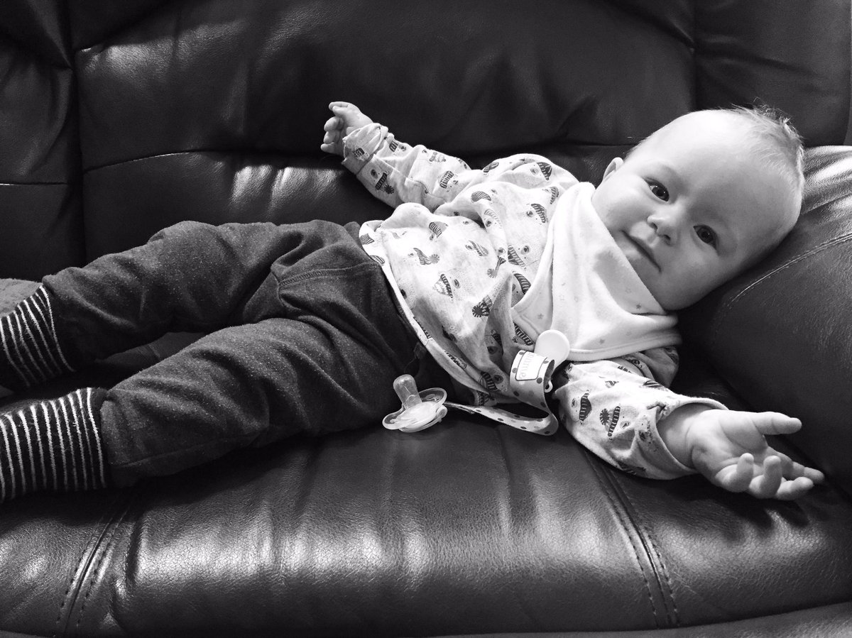 GemmaDiscovery's tweet photo. Great to see some of my lovely colleagues today #handsomeharry #chillin #recroom @DiscoveryPerf @discoverygrads https://t.co/jpOojN452n