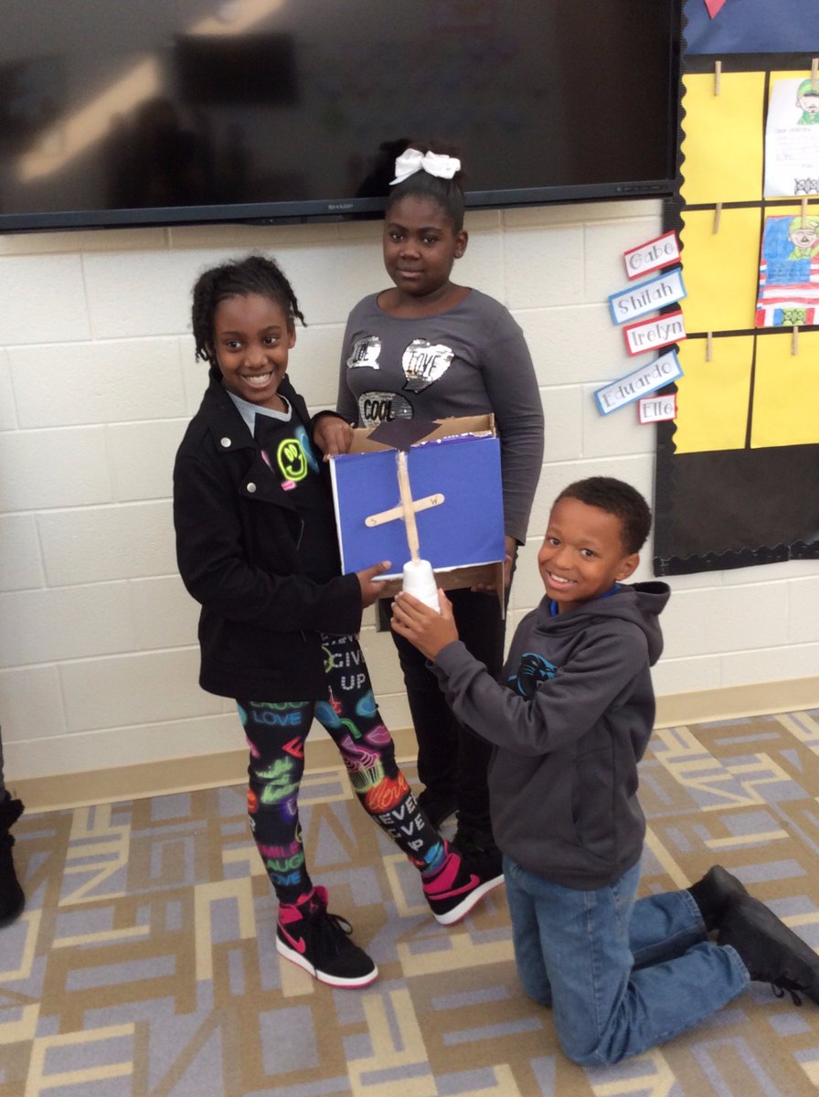 SimonsMallards's tweet image. Combining recycling and weather in 4th grade!!  @deerfieldlex1 #4thgraderecycles #AmericaRecyclesDay #weatherinstruments