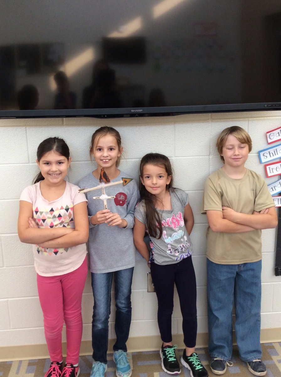 SimonsMallards's tweet image. Combining recycling and weather in 4th grade!!  @deerfieldlex1 #4thgraderecycles #AmericaRecyclesDay #weatherinstruments