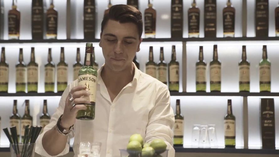 MaxMax00217480's tweet photo. #sinemetu #jamesonwhiskey @jamesonwhiskey https://t.co/b82jUTZFwC https://t.co/yY3aO56iFx