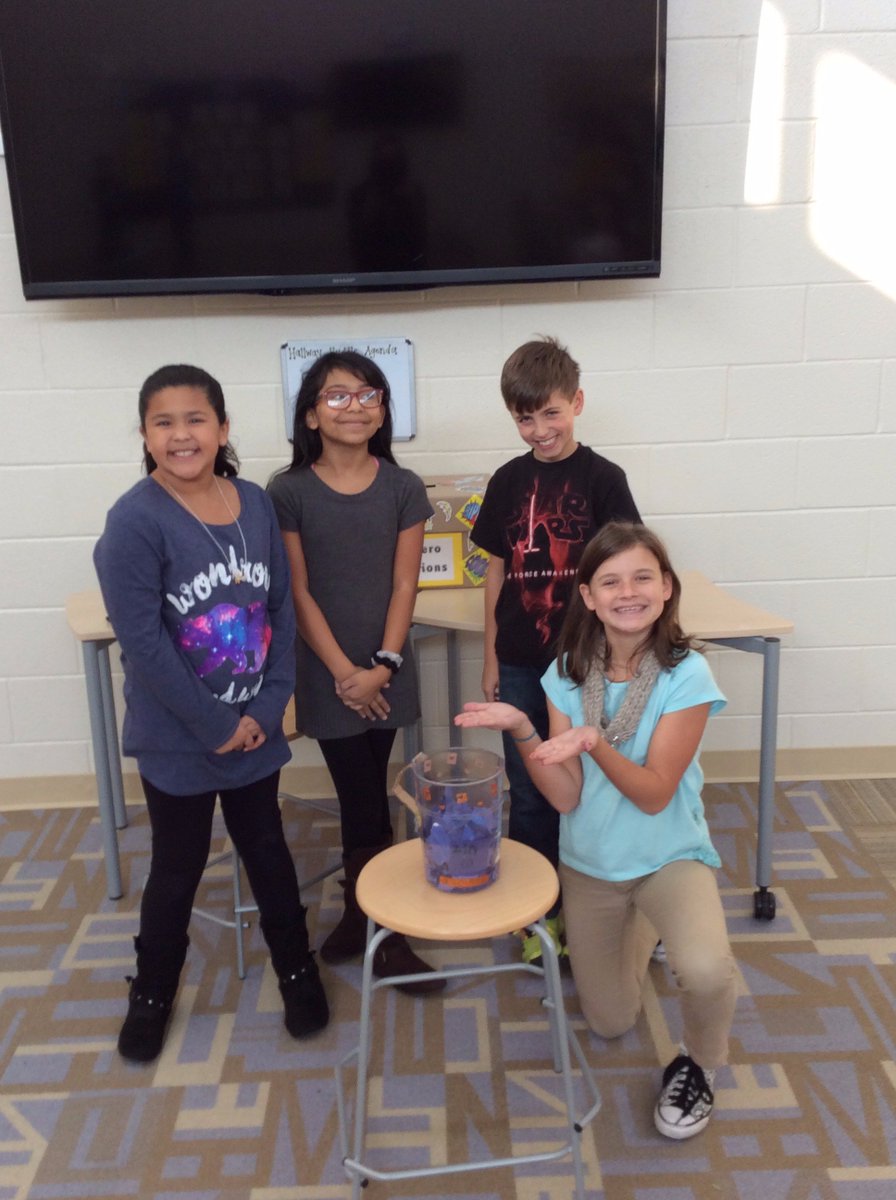 SimonsMallards's tweet image. Combining recycling and weather in 4th grade!!  @deerfieldlex1 #4thgraderecycles #AmericaRecyclesDay #weatherinstruments