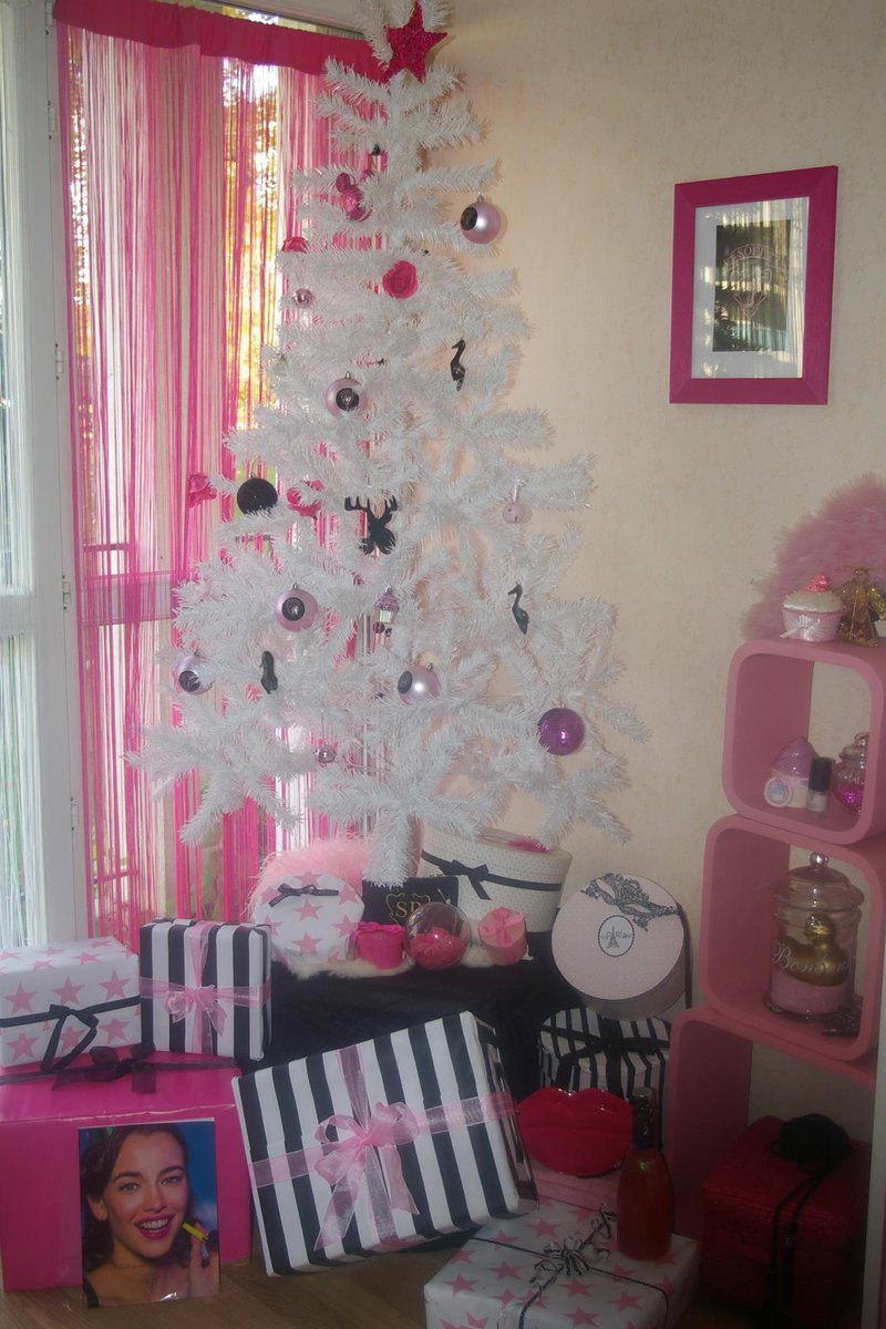 MaelysTrope's tweet photo. Envie d'un Noel chic et glamour? Besoin de booster le budget cadeau?   #createurdebonheur #Noel2016 #rennes #noelavantlheure #softparty https://t.co/jVWY6hJn5E