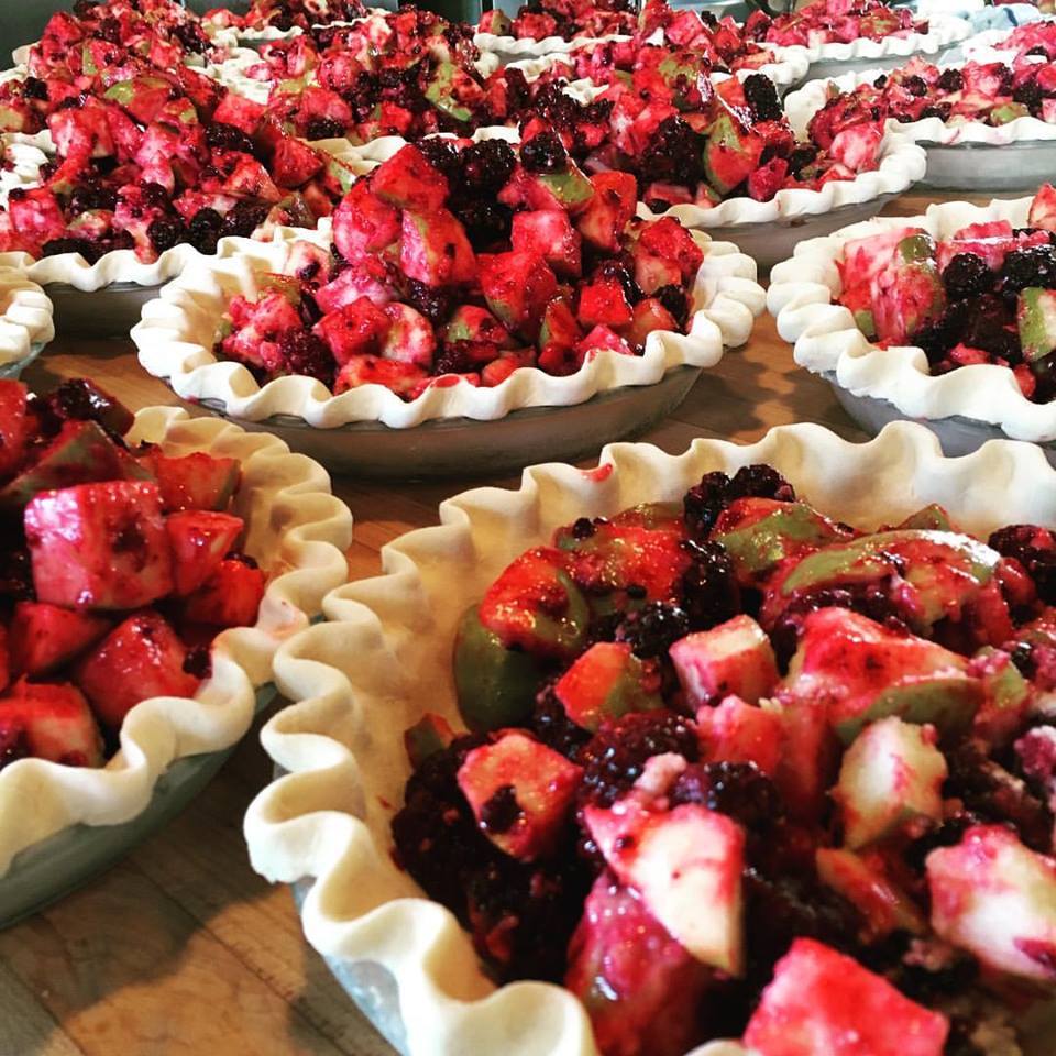 eaterpdx's tweet photo. Score the city's best pies for Thanksgiving this year #EPDXMaps https://t.co/V5nTgt1PBH https://t.co/cuMarIDhYT