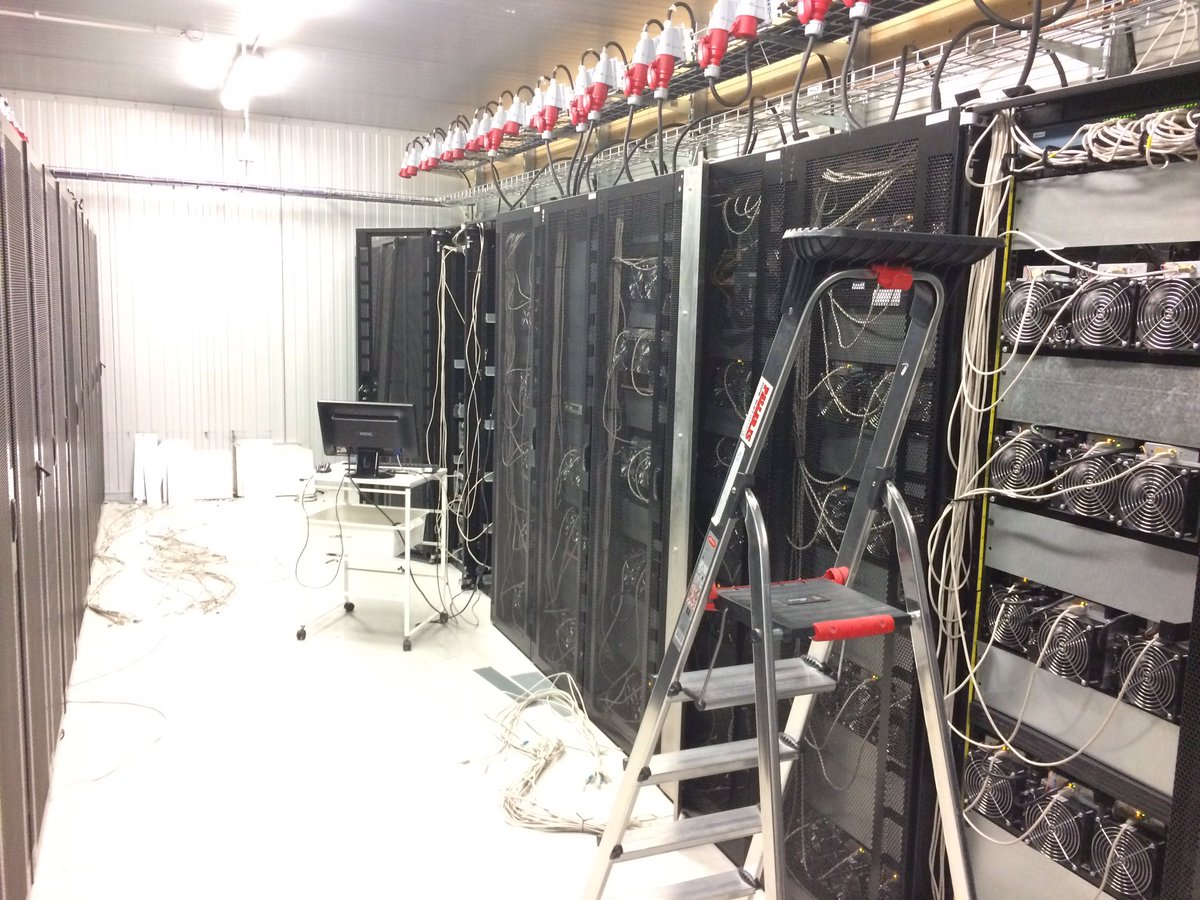 kikohash's tweet image. 9 машин в строю. Работают на flypool. До конца суток постараюсь запустить все.