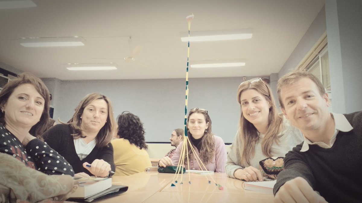 CursTrailer's tweet image. Tots els equips han guanyat (algunes torres encara aguanten) #CursTràilerLectura