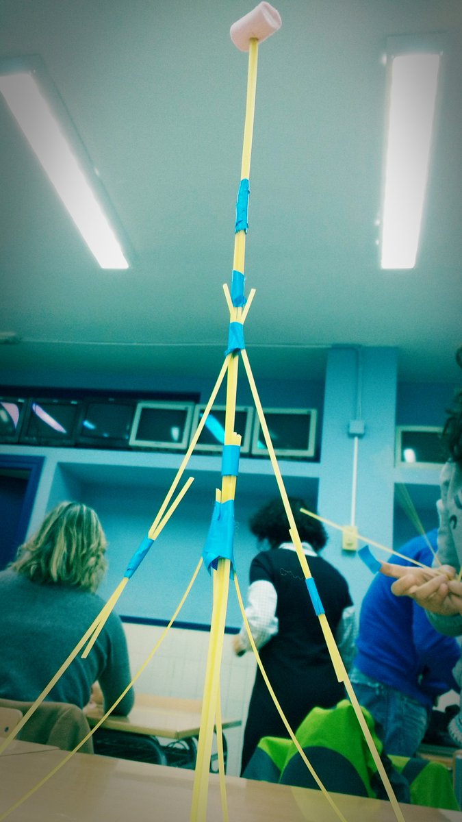 CursTrailer's tweet image. Tots els equips han guanyat (algunes torres encara aguanten) #CursTràilerLectura