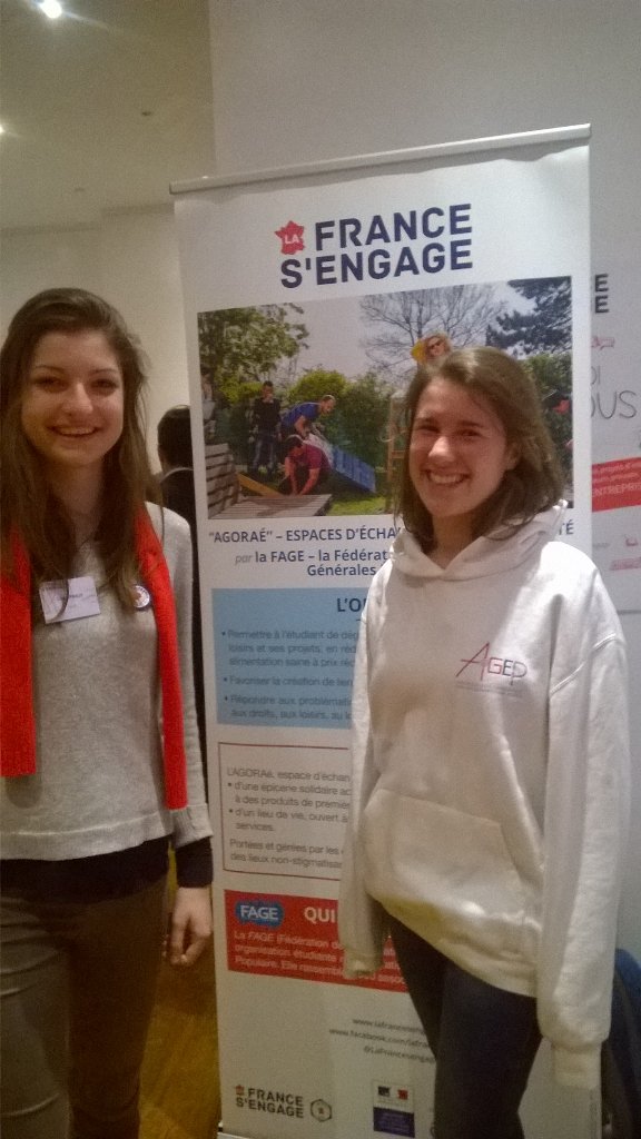 Lina et Solene de <a href="/AGEParis/">AGEP: Association Générale des ÉtudiantEs de Paris</a> présentent #AGORAé aux bénévoles parisiens <a href="/LaFrancesengage/">La France s'engage</a> <a href="/La_FAGE/">FAGE</a>