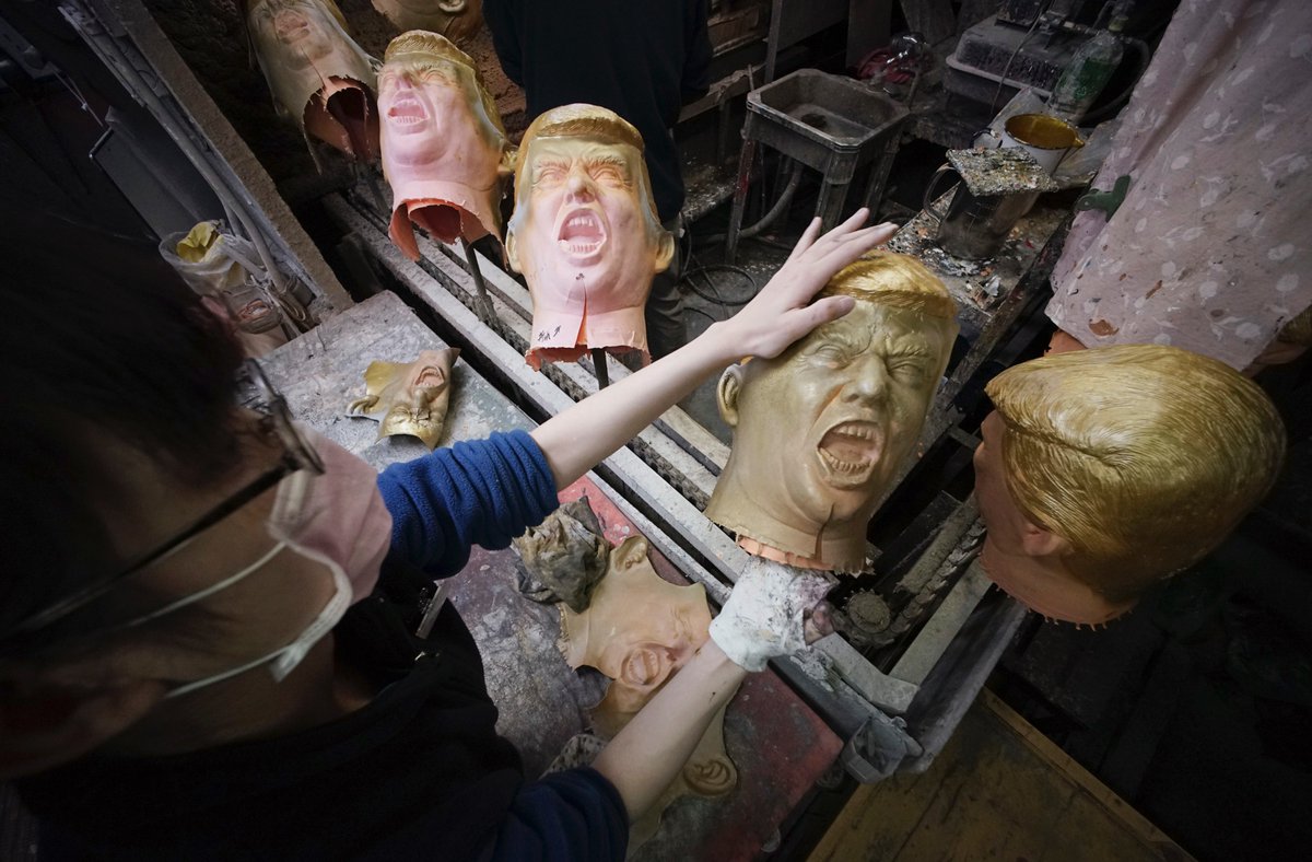 TrumpMask tweet picture