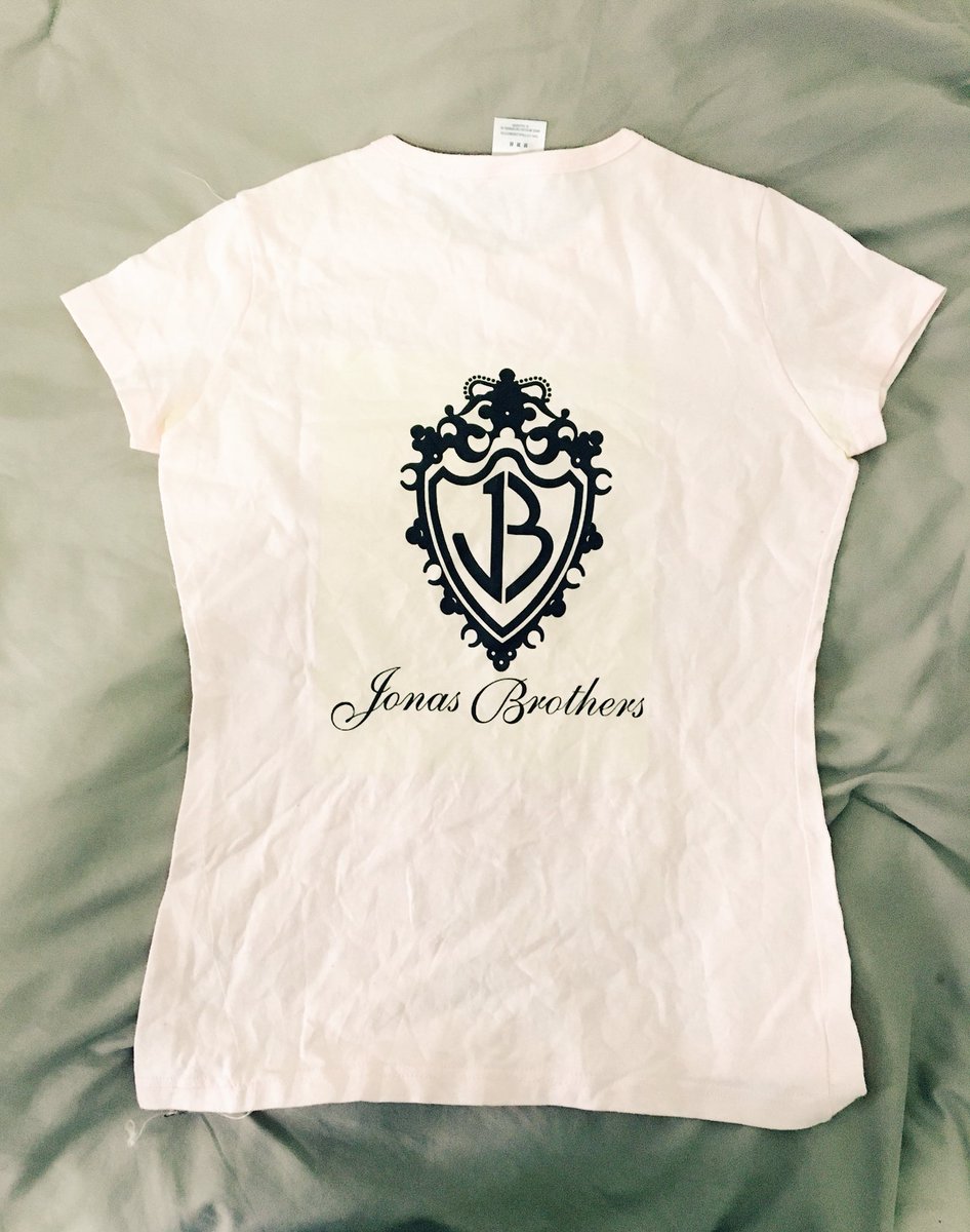 neeesh14's tweet photo. Made this shirt 7 years ago when I thought @nickjonas @kevinjonas and @joejonas were pretty much my bros ✌🏼️can't seem to let it go #JB4eva https://t.co/SE8VPUjO7E