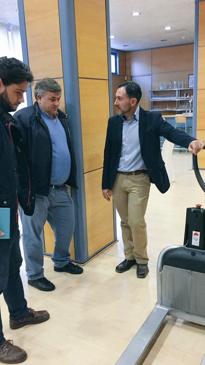 mantslopez's tweet photo. La innovadora para la carga y descarga en la ciudad #CiTiONE -#transpaleta de conductor a pie #STILLSpain #cordobaesp https://t.co/x15FBxcxBi