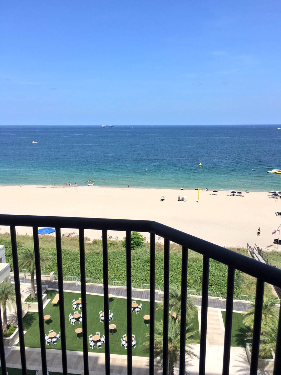 CelesteBarrese's tweet photo. cómo me gustaría estar en el Marriot en estos momentos. https://t.co/0IUVYQdWUD