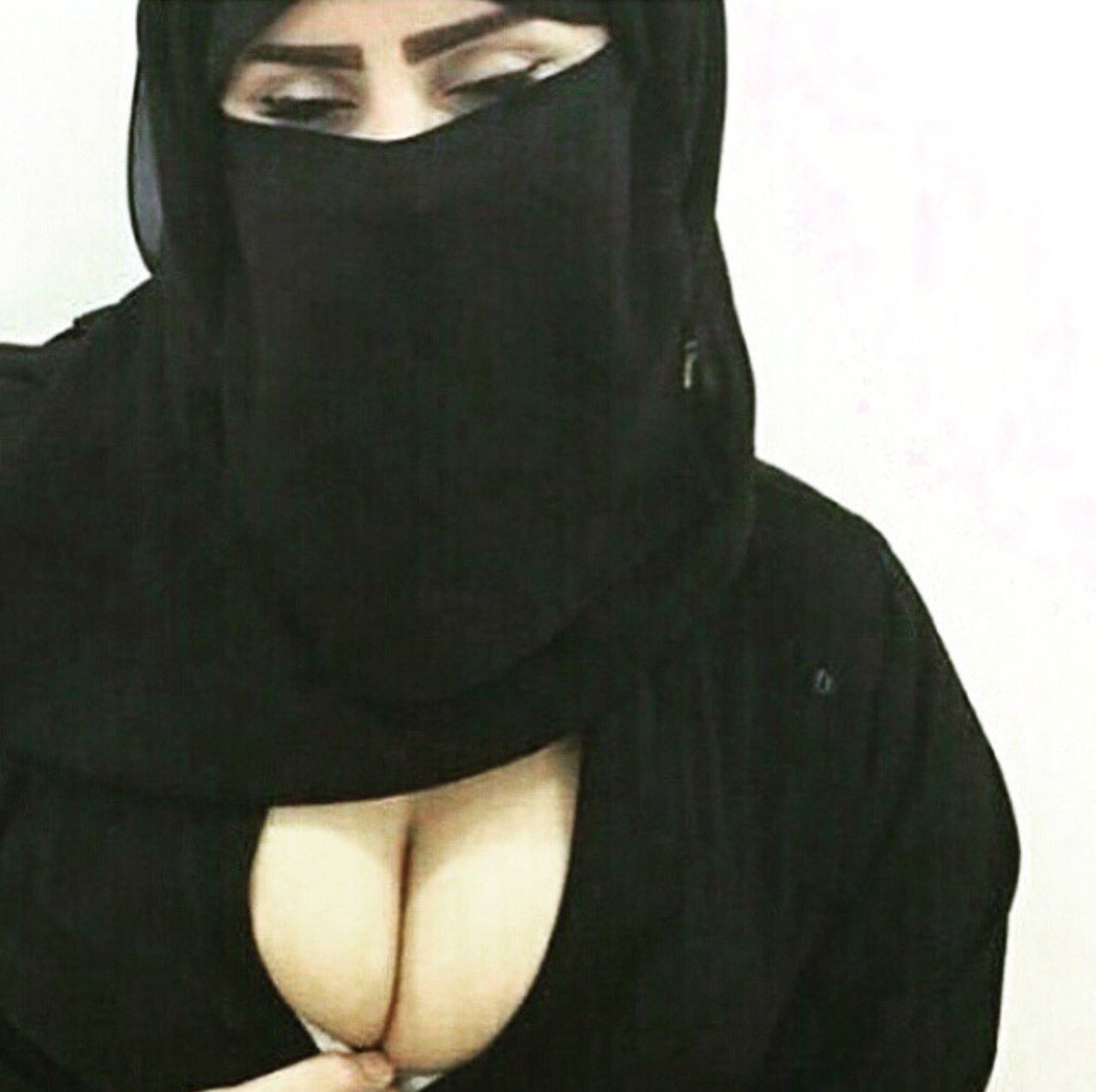sexx916's tweet photo. ابي  ثلاثيني جاد بس اهم شي يبين لي انه جاد و مو جاي يلعب ، الا يبي يلعب مكانه مو هني ، الا يبي موعد يحجز ل��نه مشغوله حدي امواح حبايبي 😘 https://t.co/luYwPYGsuo