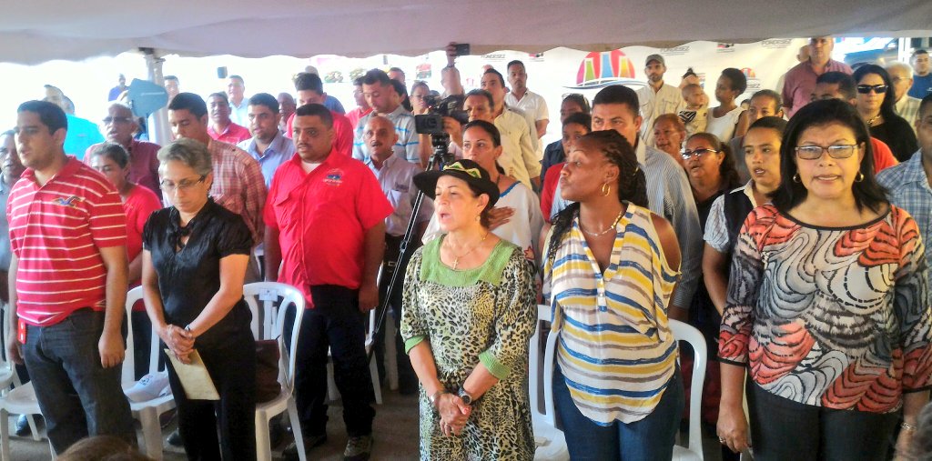 PanchoArias2012's tweet photo. Desde la sede de Agro Zulia en el Municipio Santa Rita, entregamos créditos a productores del Zulia junto al @FondesezGBZ. https://t.co/2De4zui64N