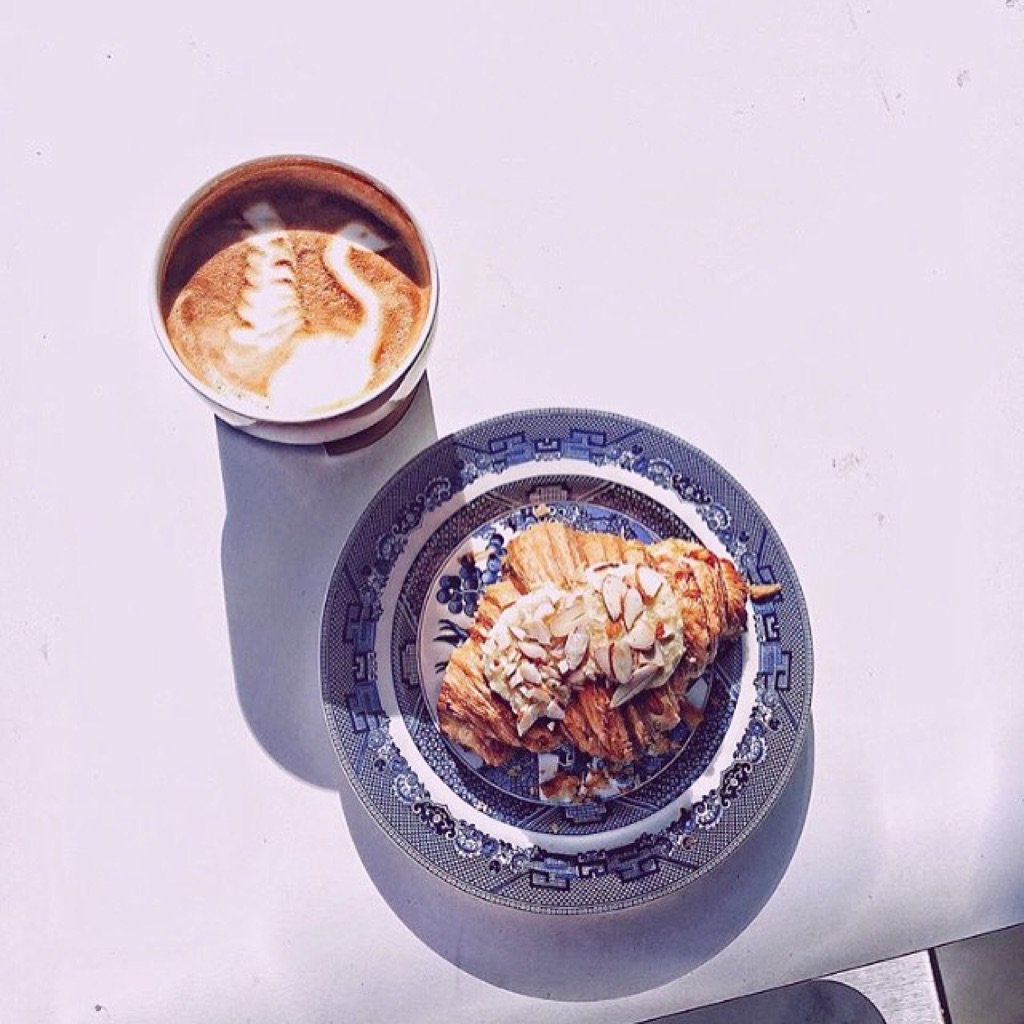 Hello #rubytuesday ☕️ <a href="/TheeRND/">RUBIES+DIAMONDS</a> ☕️ 📸 <a href="/saffrononrose/">Alisha</a> #larderbakingco #croissant