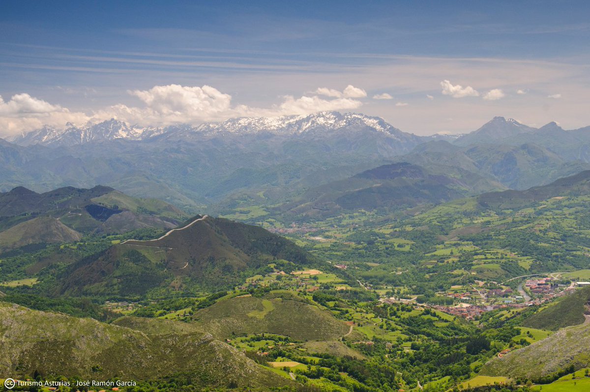 TurismoAsturias's tweet photo. Si las vistas desde el Mirador del Fitu en #Asturias son buenas, desde el pico Pienzu son ya inmejorables https://t.co/u7DMKrzsUv https://t.co/yIZxALMbPy