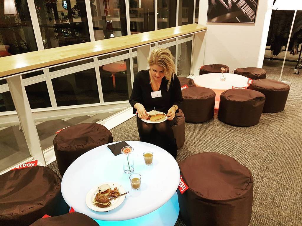 Braamevents's tweet photo. #5/10 #ondertussen #whilewearewaiting #nomnomnom #crewdinner 😋 #gezelligmetzijntweetjes https://t.co/101tj2b9ff