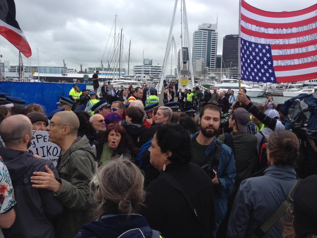 PeaceActionWGTN's tweet photo. Joining a few hundred friends for the blockade of the annual weapons conference up in Auckland #warstartshere https://t.co/V3BbJXxopm