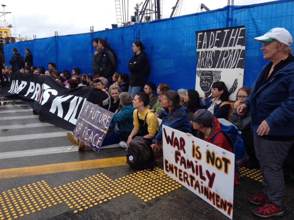 PeaceActionWGTN's tweet photo. Joining a few hundred friends for the blockade of the annual weapons conference up in Auckland #warstartshere https://t.co/V3BbJXxopm