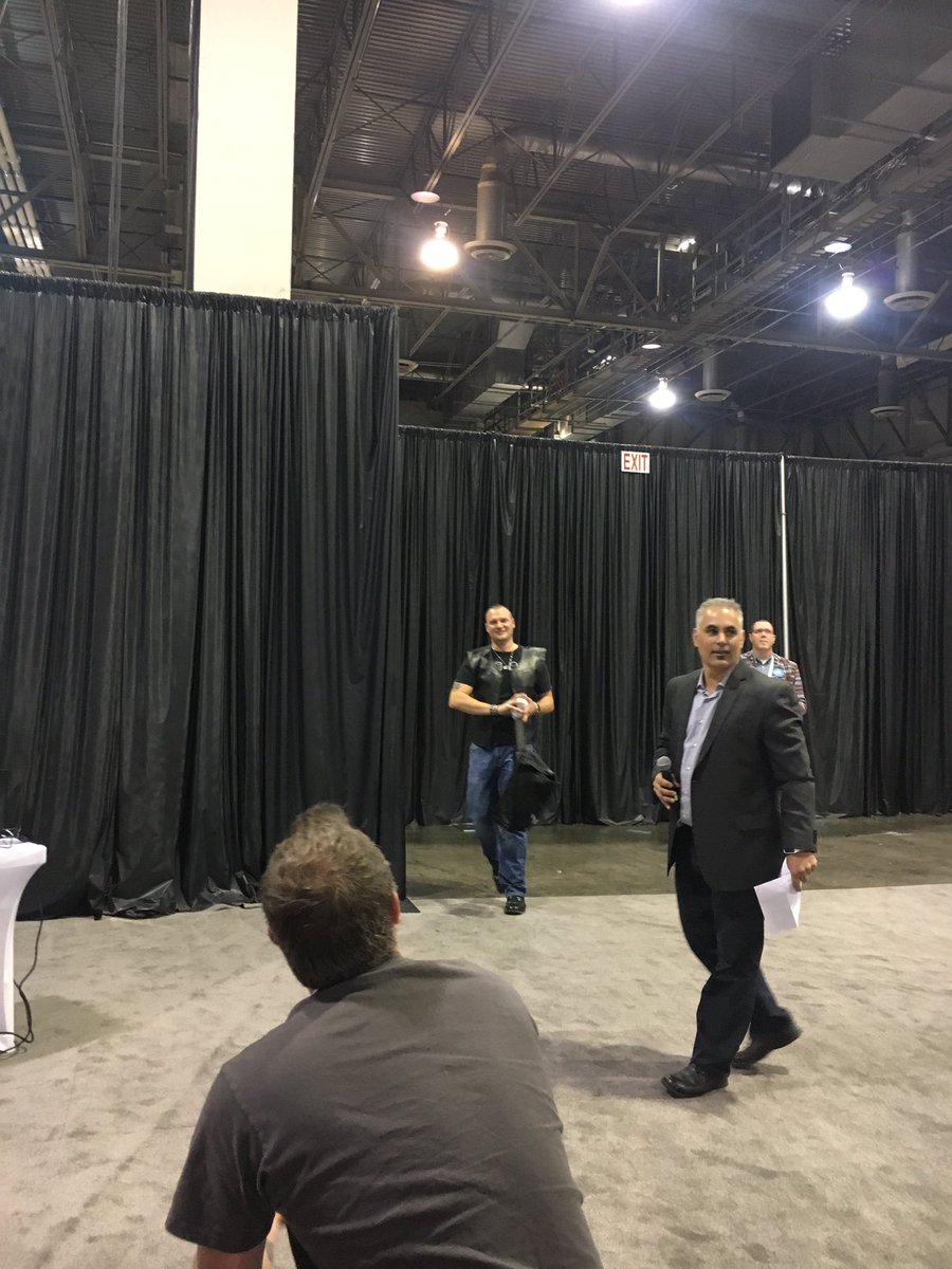 BSABIM's tweet photo. @MattWunch rocking #infraworks 360 #AU2016 https://t.co/MKucF36OZj