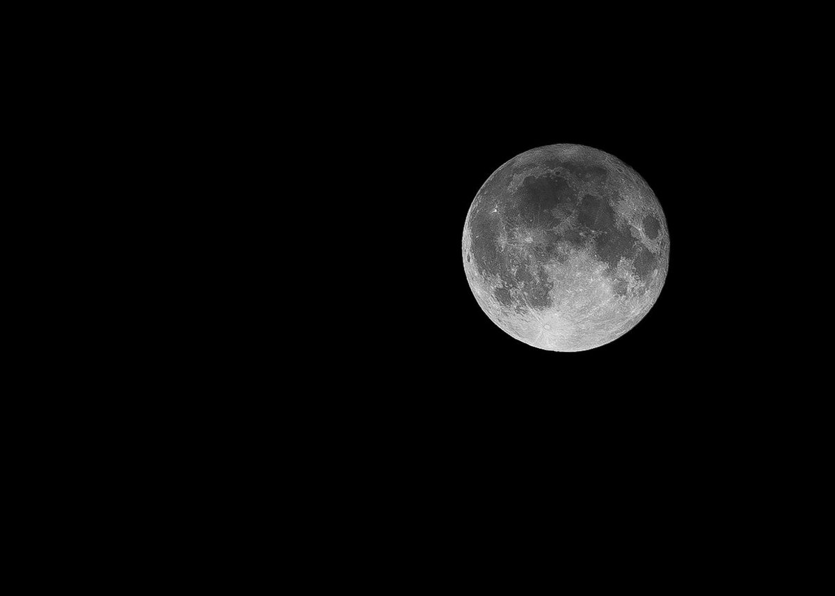 JakeTaylorRX's tweet photo. Impressed with Dad's photos of the #supermoon especially as it was cloudy! ☁☁🌛☁☁
#supermoon2016 #cloudography #thefutureisRX https://t.co/o5XPG1E7g3