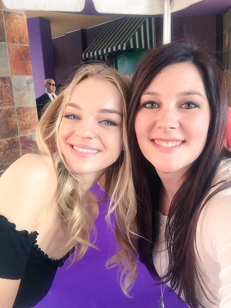 Lola617's tweet photo. Such a sweet soul. Perfect girl to play #Jarlena 's grandbaby, @oliviakeegann ! You're doing a great job developing Claire!ππ»#DOD2016 https://t.co/uHHpgdLBud