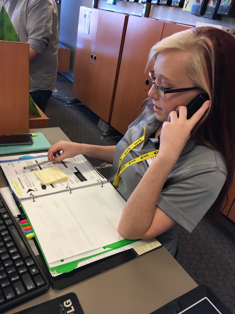 AnklePik's tweet photo. Referrals ✅leads ✅ and now she is working on her quote sheet follow ups! #FES #SST @WL_GreatLakes @TimMiller44 https://t.co/YHOCblYgDQ