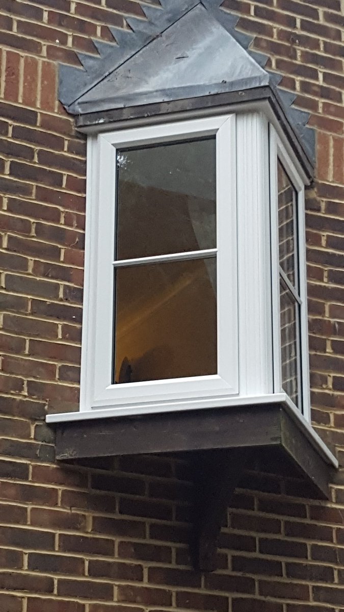 SianPropertyImp's tweet photo. Completed installation of upvc casement windows with horizontal Georgian bars.
#upvc #Windows #hampshire #doors #glazing https://t.co/LYFdldmR8p