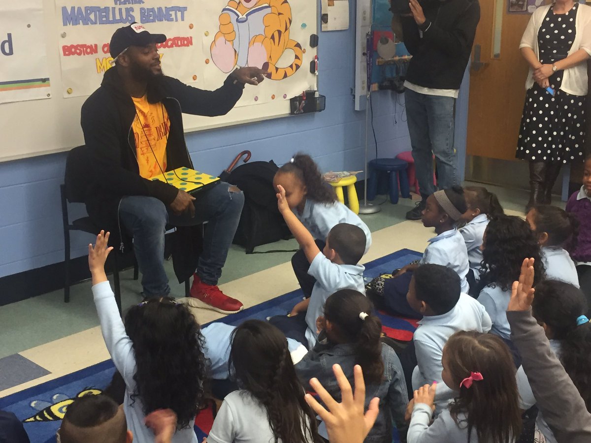 dhausleon7's tweet photo. Head of the class @Patriots @MartysaurusRex reads the book -he wrote- to kids at @tobin_school in Boston #7News https://t.co/eHoMFt2N7g