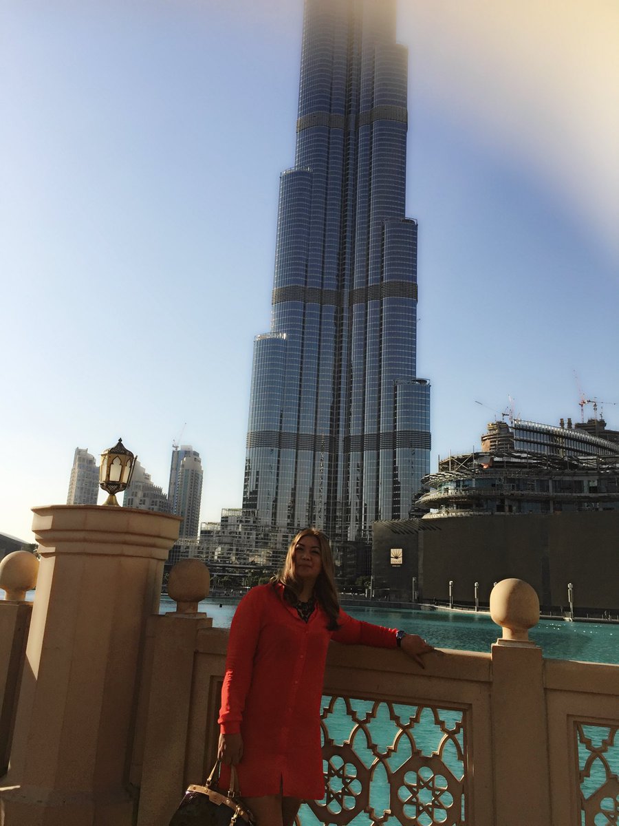 leftoverfoods's tweet photo. UAE DUBAI MALL and THE TALLEST BUILDING IN THE WHOLE WORLD BURJ KHALIFA 🇦🇪 https://t.co/i1JQOwZGxq