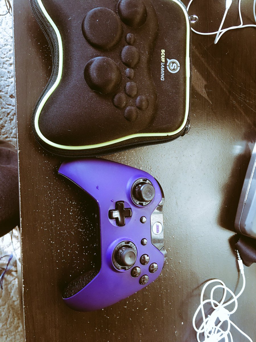 ObeyDRIX's tweet image. Doing a scuff giveaway, I have an elite now no use for this controller. Just retweet an follow. None of my friends can win