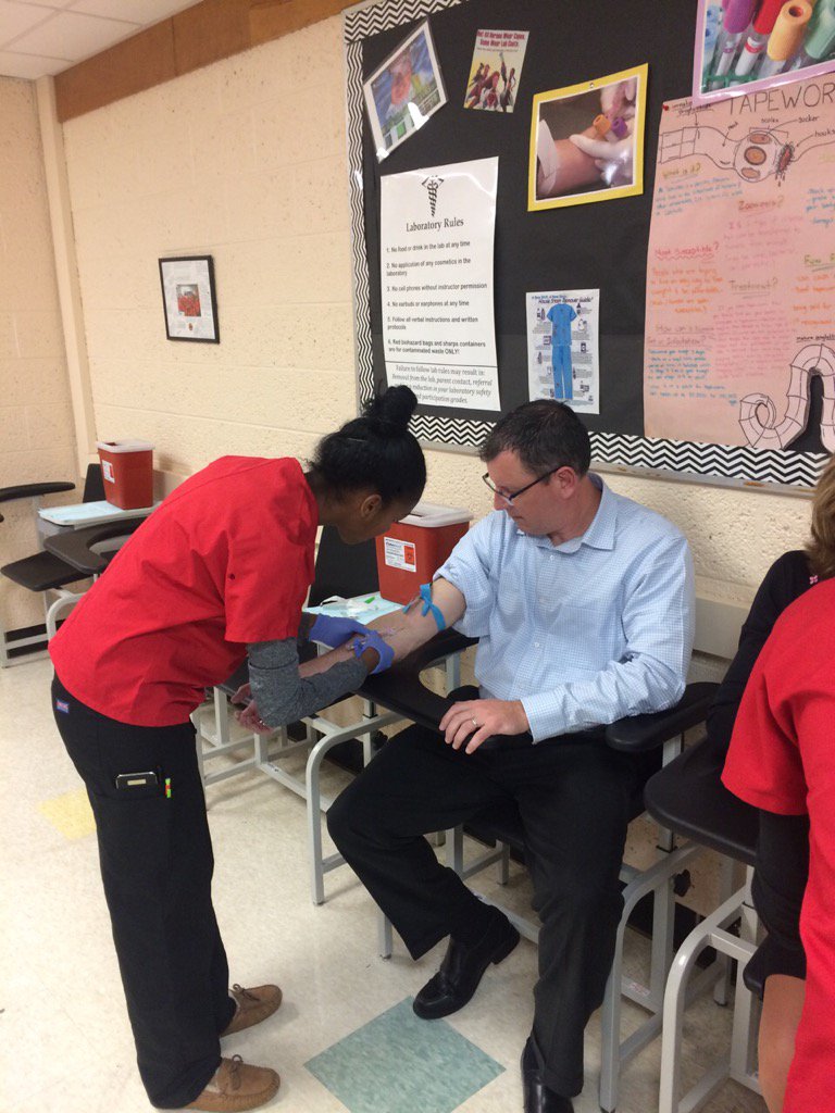 ptmorrisjr's tweet photo. Glad to meet and help the students at WPHS in their Healthcare Technician Program @delawaretech #delawarepathways https://t.co/5F8ESm5oIP