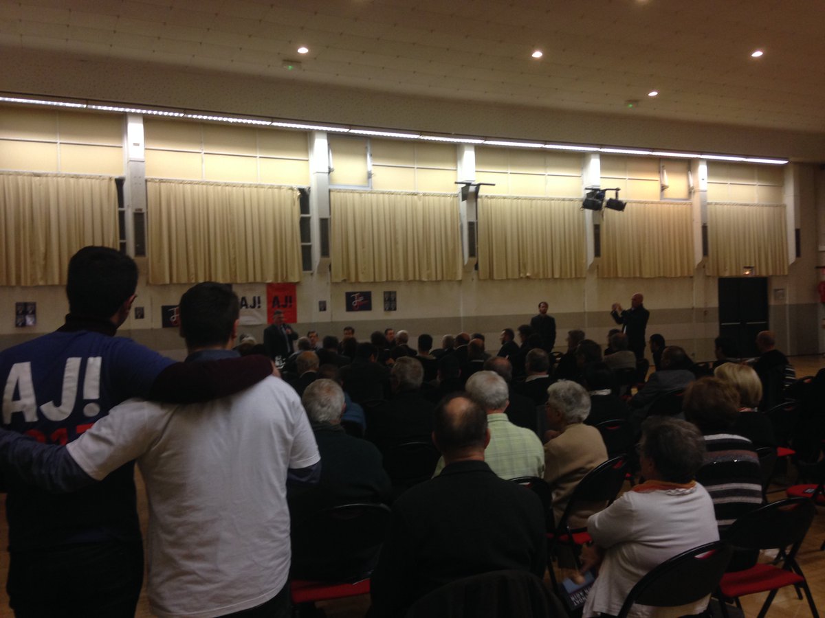 javecj69's tweet photo. Hier au Zénith de Paris, aujourd'hui à Limonest avec @C_deCourson, les @jeunesjuppe_69 sont sur tous les fronts pour @alainjuppe ! #AJZenith https://t.co/AWnW0ZNLky