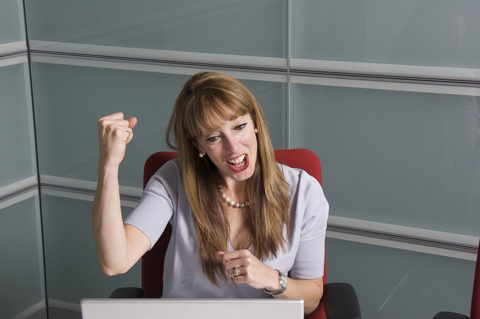 OfficeSpaceSw's tweet image. 7 ways to #EmployeeHappiness. Turn those frowns upside down! #OfficeDesignTips hubs.ly/H04S58W0