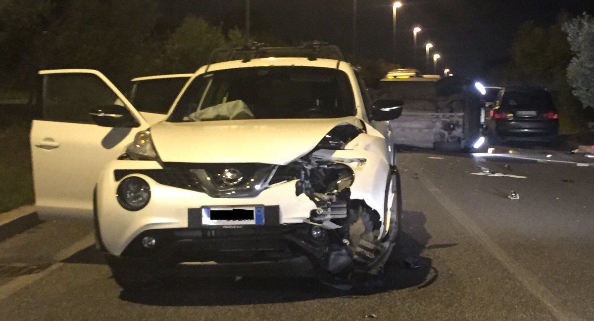 Le macchine parcheggiate a bordo strada fanno male. Ne parliamo? #roma #trigoria