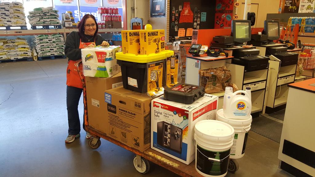 APowell4176's tweet photo. District CAM winner Dawne with a $1600 recovery! Awesome job! https://t.co/DgBC6iGBSM
