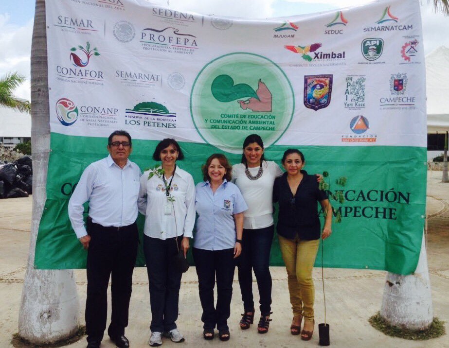 PatyManriqueM's tweet photo. Participando en el #DiaMundialDelReciclaje realizado por el #CECAEC
Todos los días reutilicemos al máximo lo que consumimos.
#SEMARNATCAM https://t.co/WFCqCRQshi
