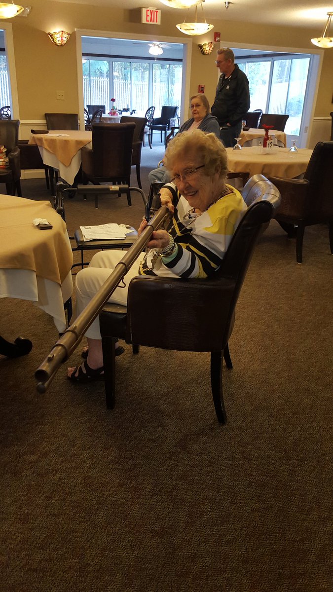 ActivitiesCGWC's tweet photo. Bill &amp; Estelle check out some old flint lock rifles during Phil Blackwell's Life Long Learning program @CGWestColumbia. #FrontierCulture https://t.co/3QdZ569gH7