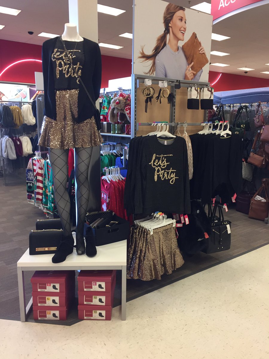 Chelschels26's tweet photo. Because glitter is my FAV! #T2243 #VML @CaitlinKorensek @JWortsmanTGT @SamanthaVMML There is no limits in driving sales at 2243!🎉✨👑 https://t.co/Xa8CHMu0Tv