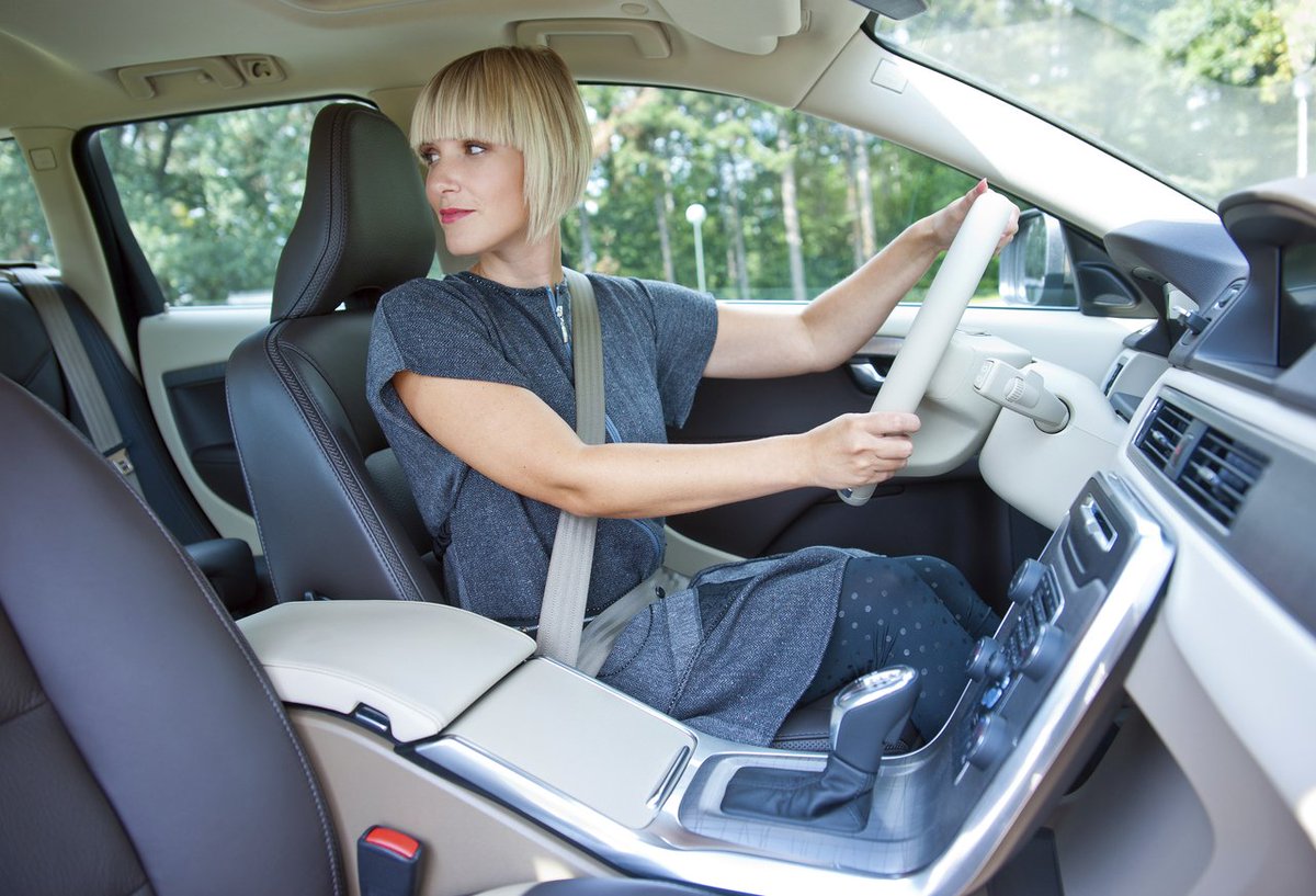 CARFAXca's tweet photo. Dry steering is when you turn your wheel when the vehicle's stopped. This can be hard on your car, so avoid it if possible #caradvice https://t.co/82NUNhMn5L