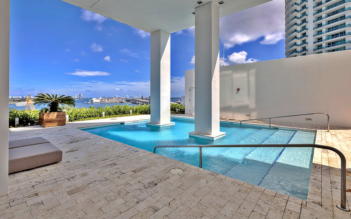 tenmuseumparkfl's tweet image. Ten Museum Park provides elite amenities including exclusive Clinique La Prairie white-glove service. #tenmuseumpark #realestatemiami