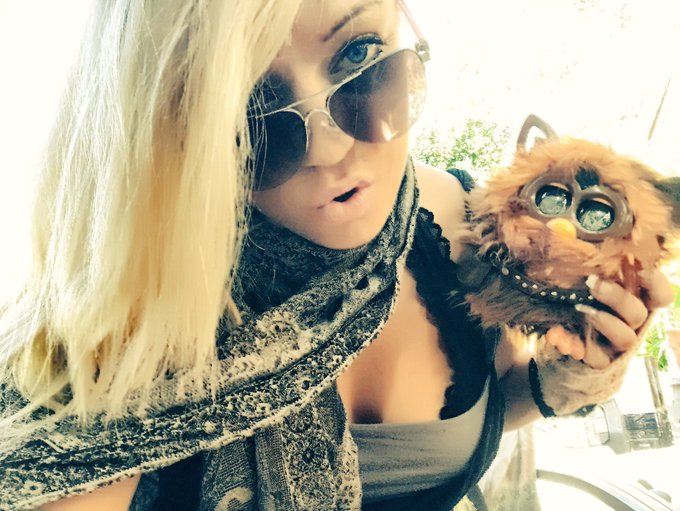 FURBACCA!! LOL  #Chewbacca #Furby @KenzieGreeneXXX https://t.co/Tcdnqy6nBJ<a href="/tag/chewbacca"class="tags">#Chewbacca</a><a href="/tag/furby"class="tags">#Furby</a><a class="tags" href="/tag/kenziegreenexxx">@kenziegreenexxx</a>