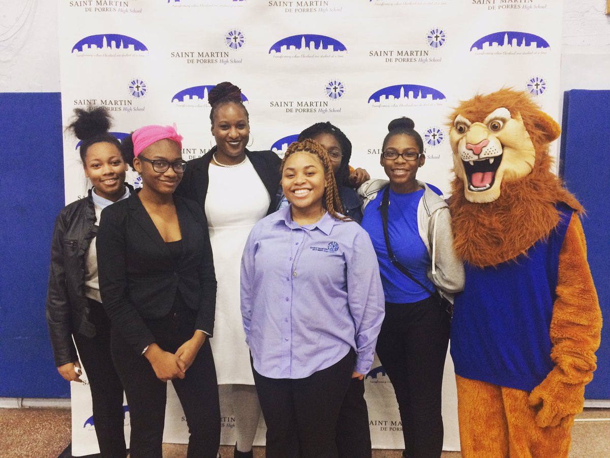 ICANSCHOOL's tweet photo. Our own Darlene Montague is being honored this evening at @SaintMartinCLE #proudteam #icanschools @JasonStragand @ICANSchooler https://t.co/fEfP0arnkP
