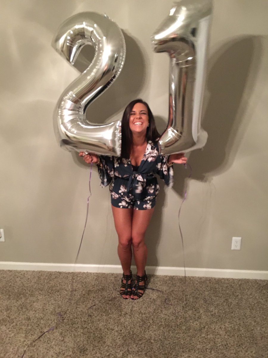 stephamarieee's tweet photo. When ur taking bday pics but ur song comes on &amp; u gotta drop it low https://t.co/t6AAWyx4aI