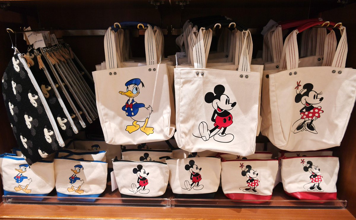 Mezzomikiのディズニーブログ على تويتر 飽きの来ないクラシック風デザイン 東京ディズニーリゾートのトートバッグ ポーチ ミッキーの新しいポーチも発売されました 価格1900円です T Co Drkcohtd16 Mezzomikiのディズニーブログ على تويتر 飽きの来ないクラシック風デザイン 東京ディズニーリゾートのトートバッグ ポーチ ミッキーの新しいポーチも発売されました 価格1900円です T Co Drkcohtd16