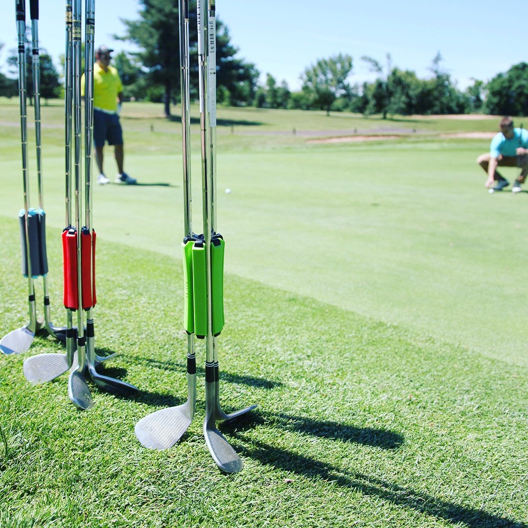 RivalAndRevel's tweet photo. SILO Golf Club Carriers spotted around the green #rivalandrevel #makethemostofit #golf #pga #lpga #golfgear #giftideas #pgatour https://t.co/wTOMITQgOa