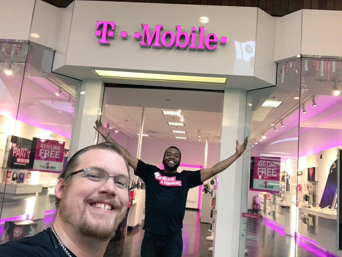 DanaDca000's tweet photo. We are open and ready to help you with your #uncarrier needs! 😝🌅👊🏻🔥🌅👊🏻🔥 @MobileOneLLC @M1_JayBaby @Tweezydak1d @dperry2929 https://t.co/n5C8fcrg8N