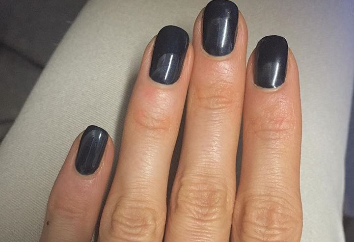 Miralvarez1's tweet photo. Disfrutando de mi nuevo color de uñas mientras veo #firstdates183 https://t.co/vLUPkr2kXu