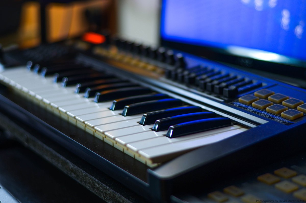LOCI_Prod's tweet photo. I'm one of those people that likes "Control" @roland #controllerkeyboard #musicproduction Good things can come in small packages. :) #YESSIR https://t.co/AiVu9nzkYS