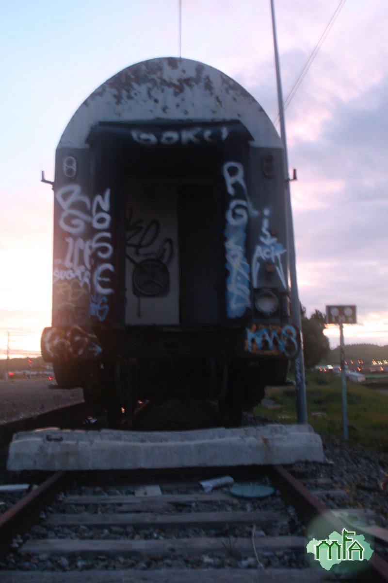 Y seguimos exponiendo albumes de fotos correspondientes al estado actual del material ferroviario abandonado y vandalizado. Coche Camas YFT