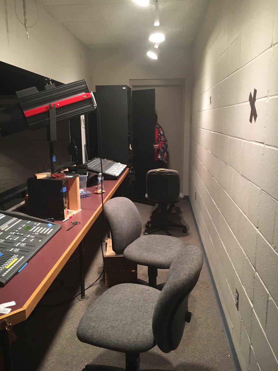 nertushka's tweet photo. PHENOMENAL COSMIC POWERS........iiiitty bitty living space. #techcrewlife https://t.co/GTeezEWyDD
